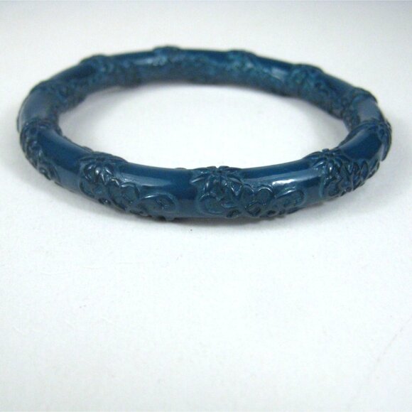 Vintage Blue Textured Floral Design Bangle Bracelet Approx 8 inch Inner Circumfe - Picture 1 of 6